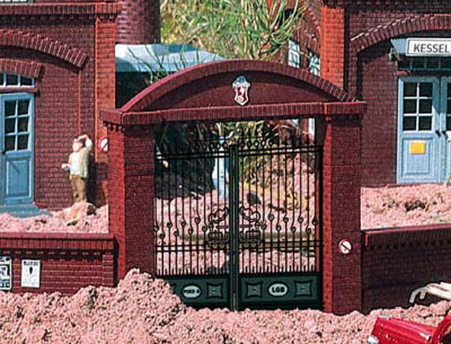 Piko 62289 G Scale Factory Gate
