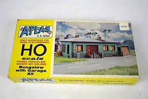 Atlas 742 HO Bungalow with Garage Building Kit