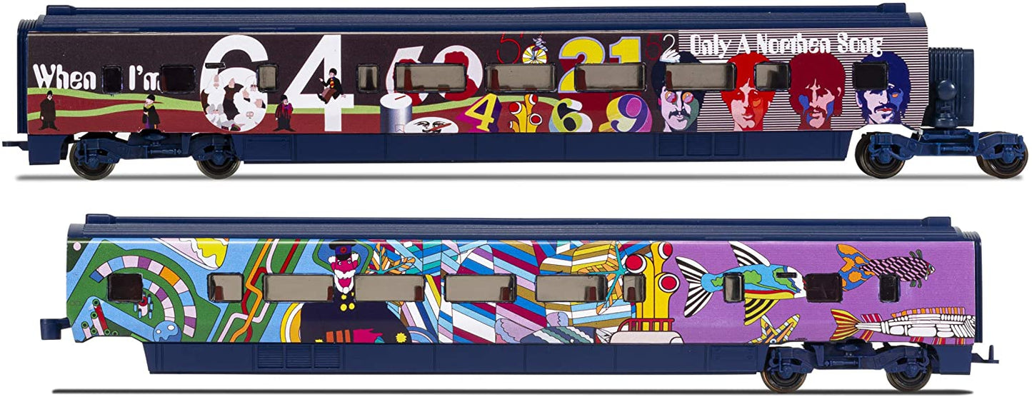 Hornby R40001 OO Eurostar Class 373/1 Yellow Submarine Coach Pack