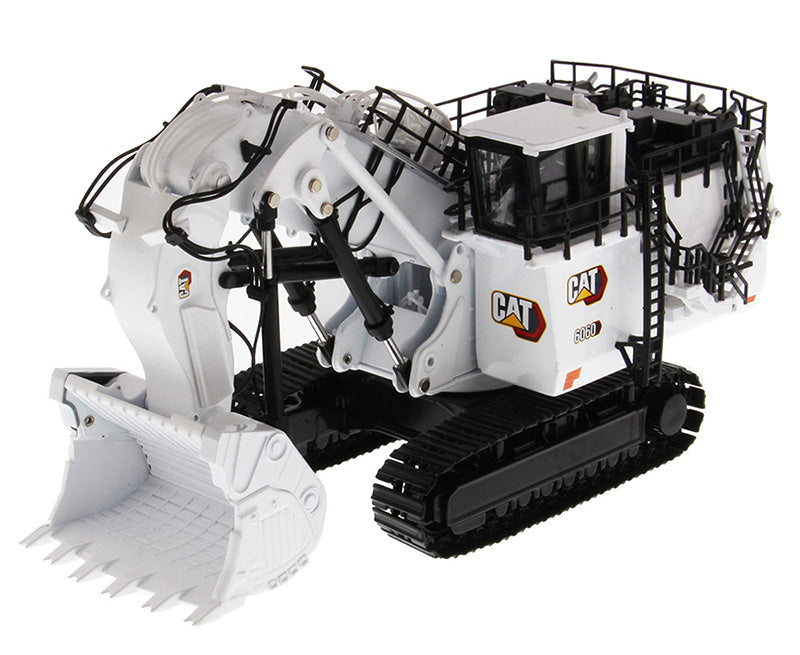 85685 cat 新品未開封　50分の1 Amazon.com: Diecast Masters 1:50 Scale Caterpillar 982 XE Wheel
