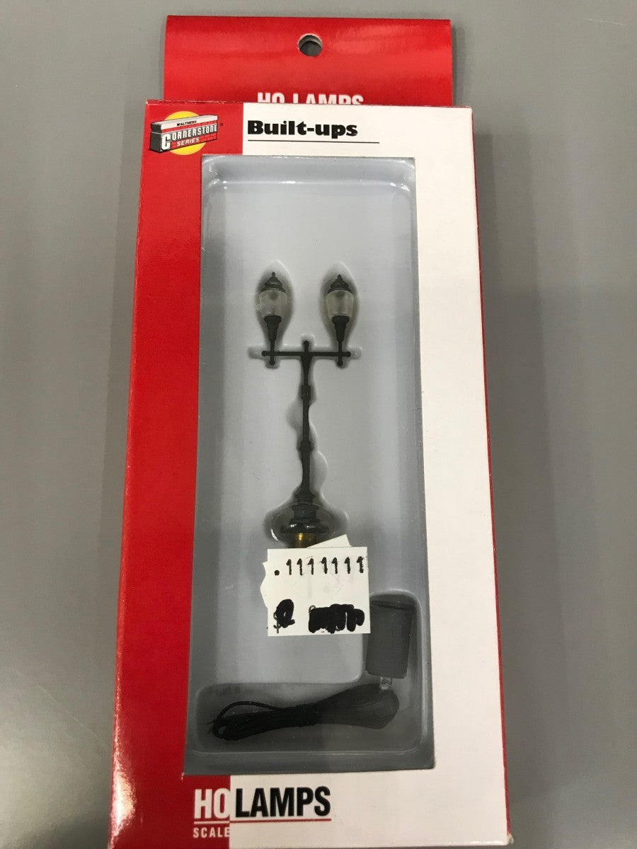 Walthers 933-1095 HO Scale Built-Up Double Arm Street Lamp
