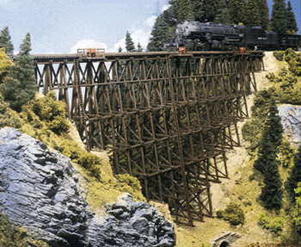 Walthers 933-3217 N Scale 160' Timber Trestle Structure Kit