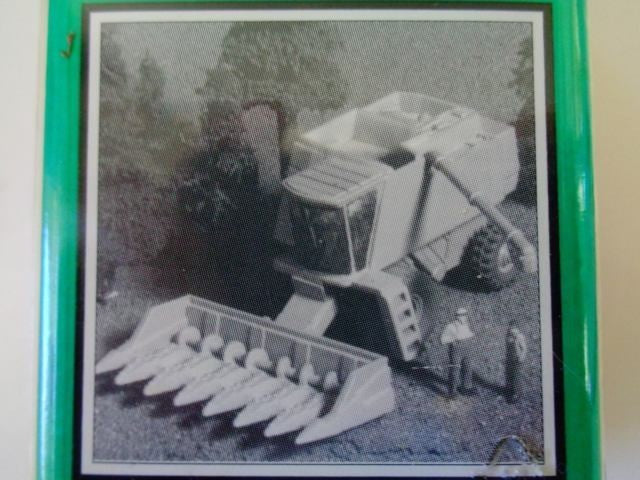 Magnuson Models 439-948 HO Scale Combine With Corn Head Unpainted Resin Kit