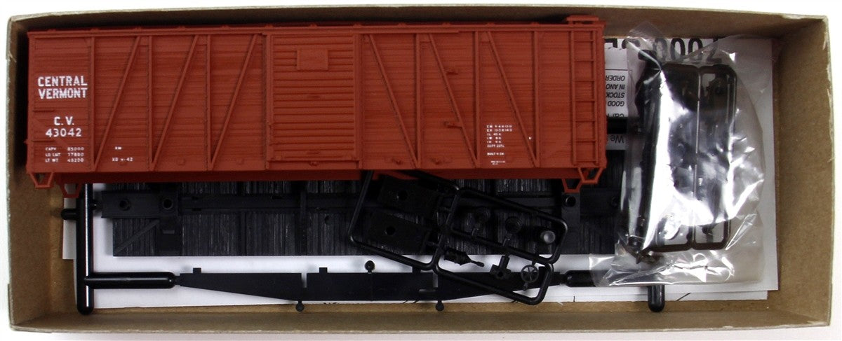 Accurail 4511 HO Central Vermont 40' Outside Braced Wood Box Car # 43042 Kit