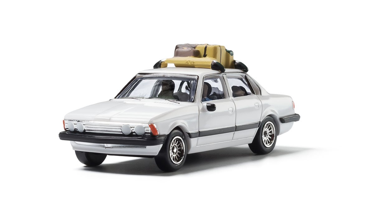 Woodland Scenics AS5370 HO Family Vacation Sedan Modern Era Vehicle