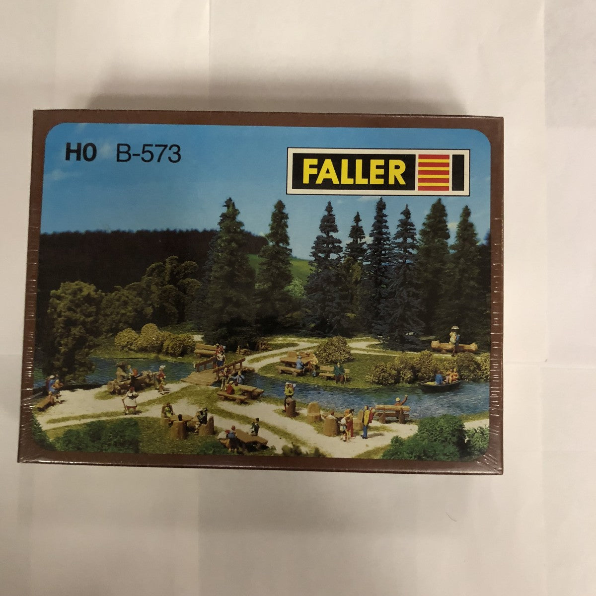 Faller B-573 HO Scale Campground or Park Furniture Kit