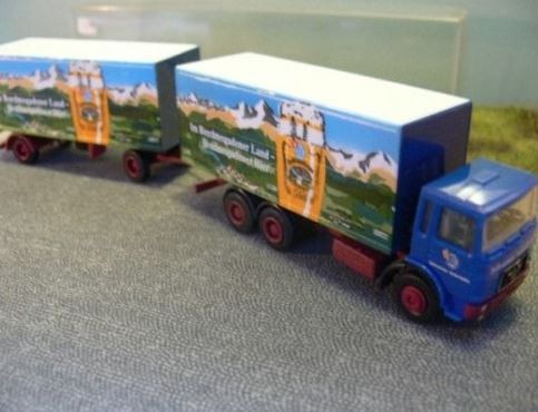 Herpa 805003 HO Ford Transcontinental Long Flatbed with 3-Axle Trailer in Blue