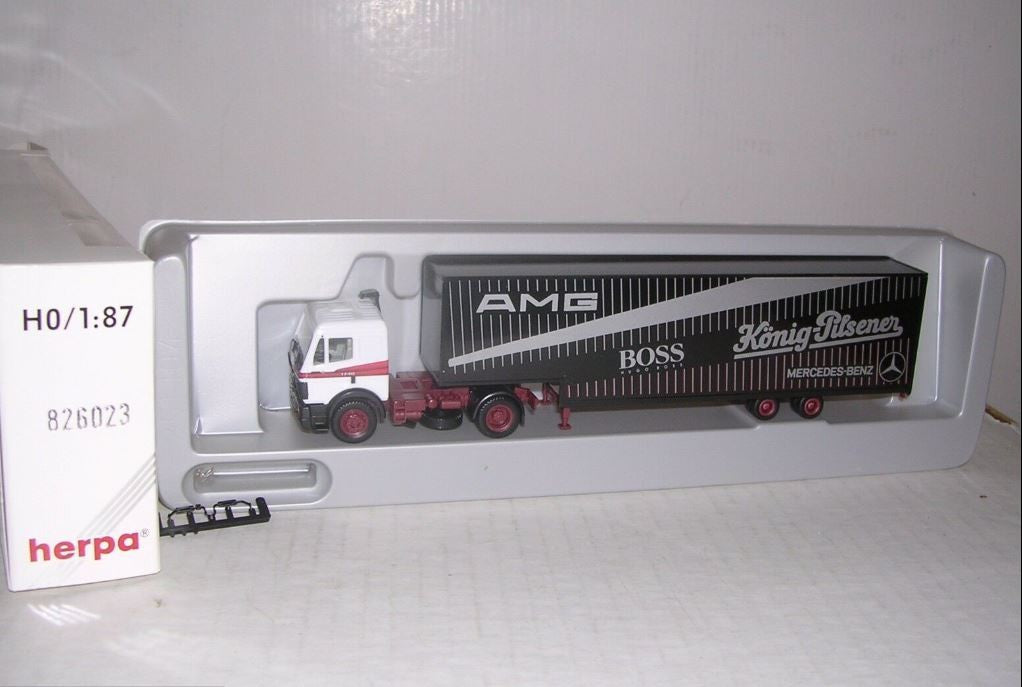 Herpa 826023 HO Mercedes-Benz Cab with AMG Boss Team Racing Trailer