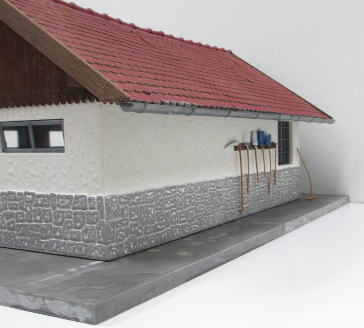 Pola 1841 G Scale Cow Barn Kit