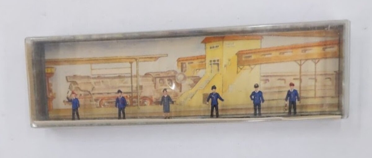 Merten 908 HO Scale Railroad Staff Figures (Set of 6)