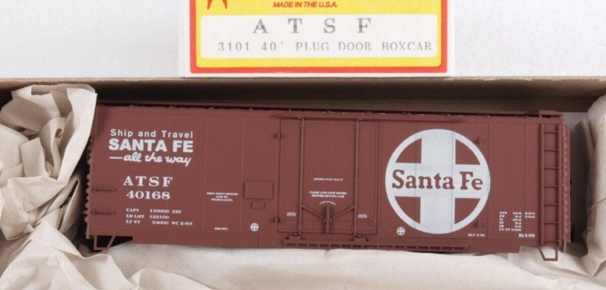 Accurail 3101 HO ATSF 40' AAR 40' Plug Door Box Car # 40168 Kit