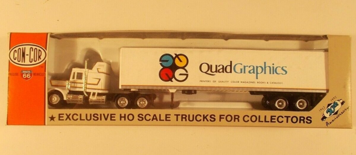 Con-Cor 0004-001070 HO Quad Graphics Peterbuilt Tractor Aerosleeper V/48 Trailer