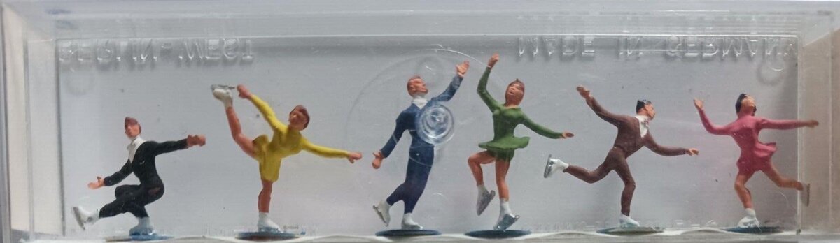 Merten 2221 HO Figure skaters (Pack of 6)