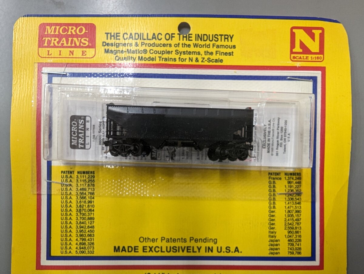 Micro-Trains 08600000 N Undercorated 33' 2-Bay Offset Hopper w/Arch Ends