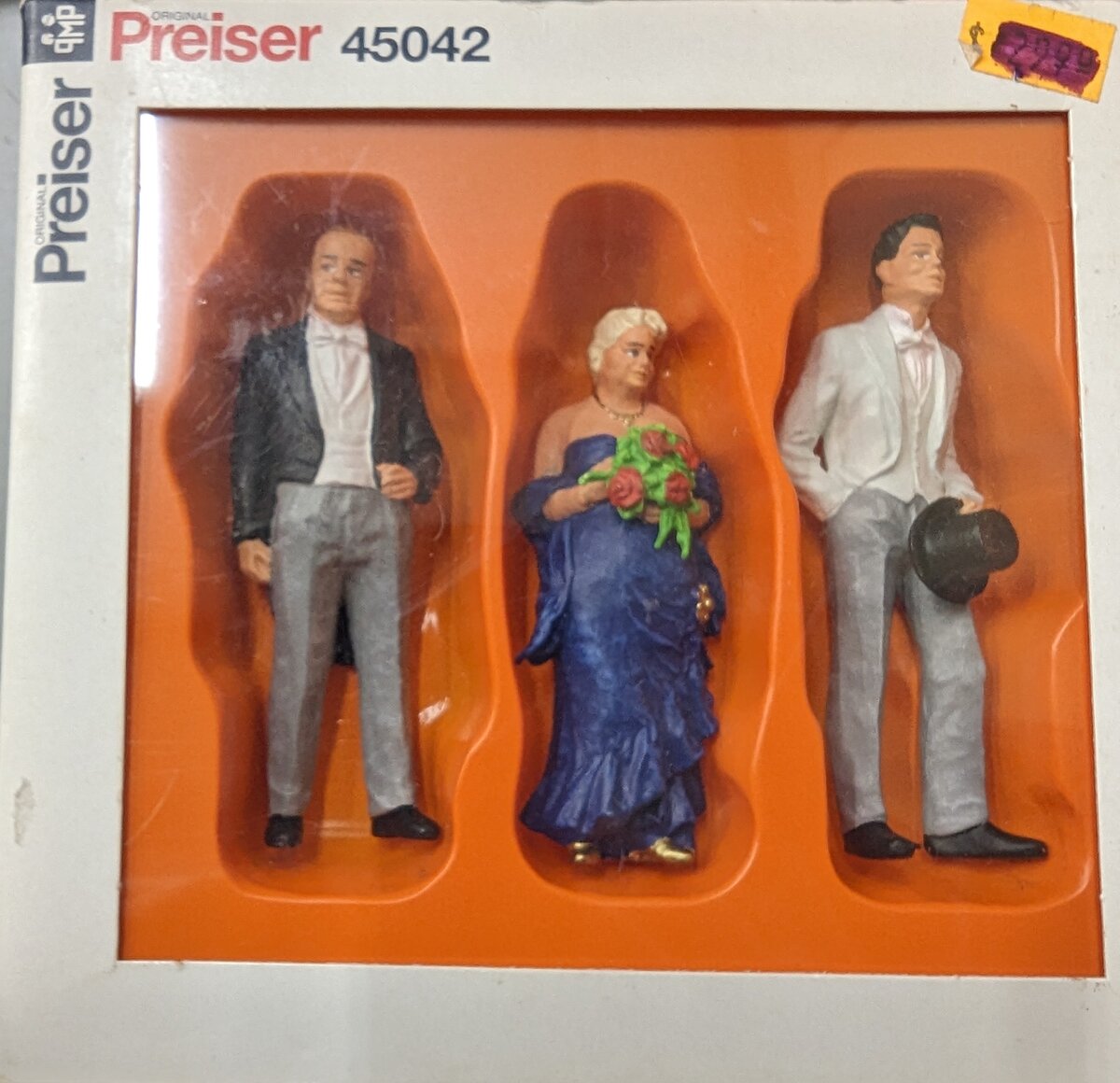 Preiser 45042 G Bride's Parents & Guest Figures (Set of 3)