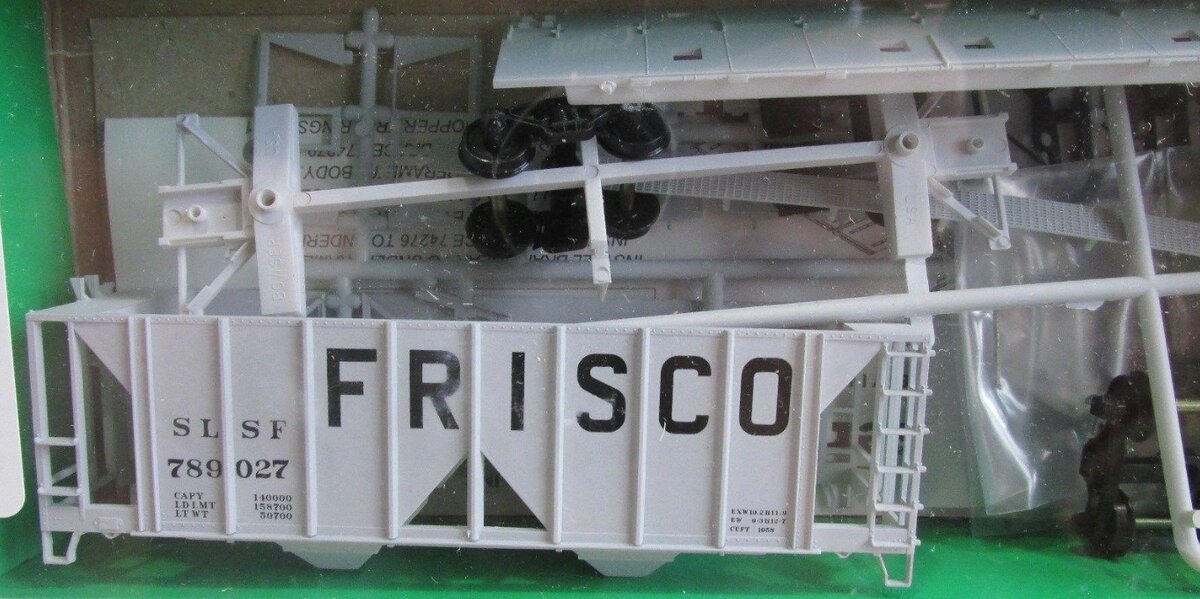 Bowser 55828 HO Frisco SLSF 70 Ton 2 Bay Covered Hopper W/Knuckle Couplers Kit