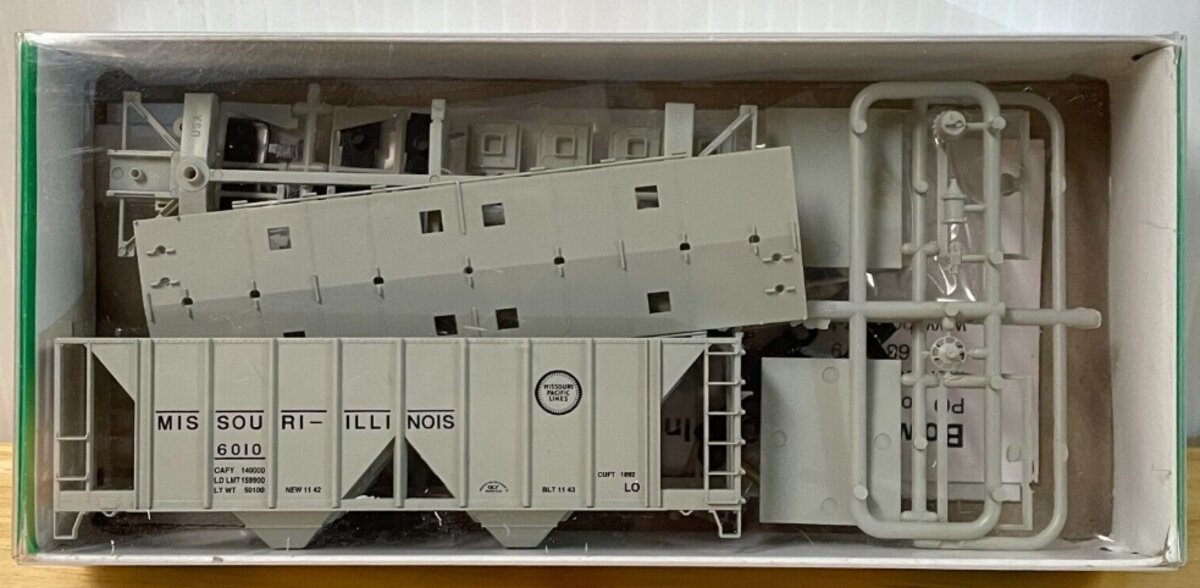 Bowser 56638 Missouri Pacific Lines 70 Ton Covered Hopper # 6010 Kit
