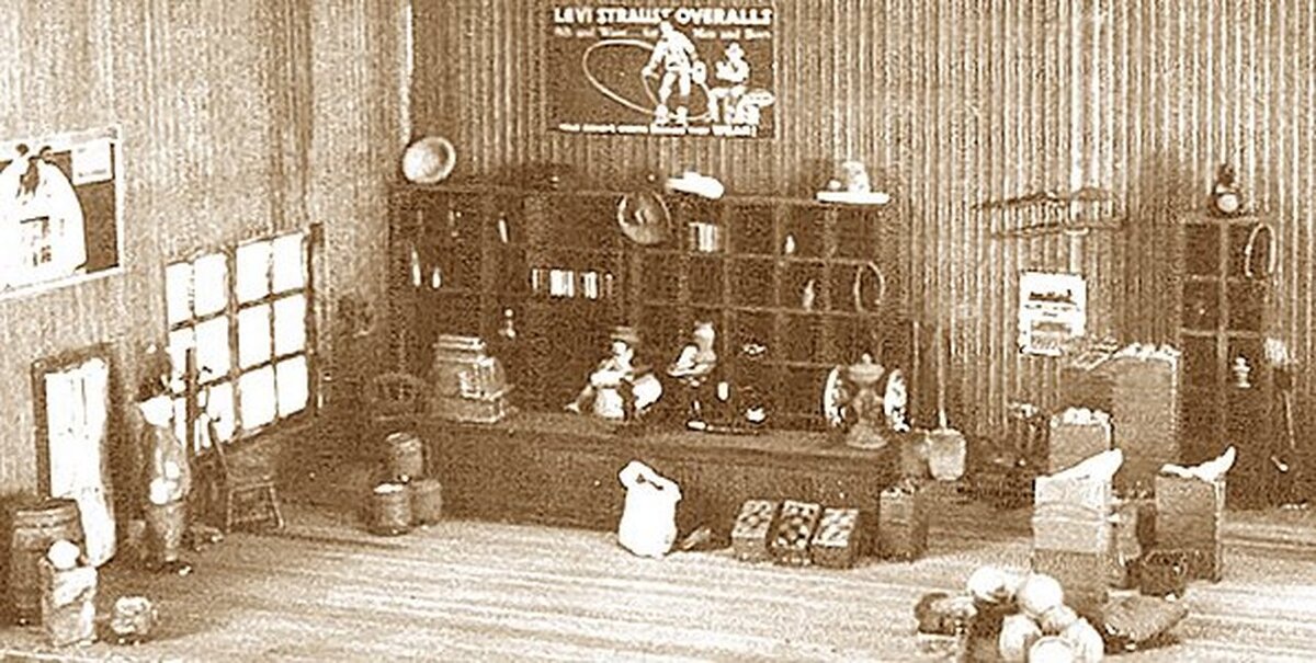 Scale Structures 7201 HO Grocery Store Interior and Exterior Details