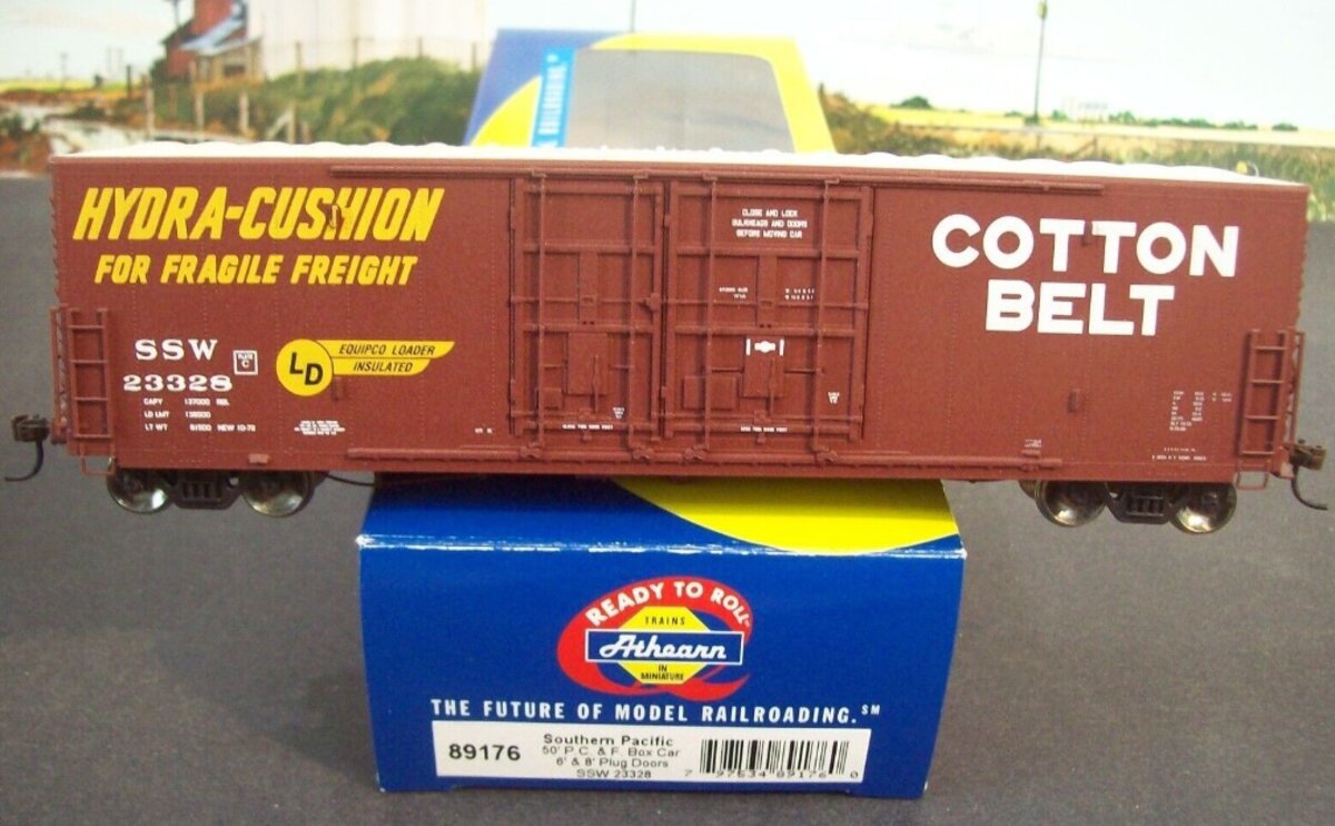 Athearn 89176 HO Southern Pacific 50' PC&F Box Car 6'&8' Plug Doors # 23328