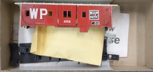 Athearn 1285 HO Western Pacific 37' Bay Window Caboose # 452 Kit