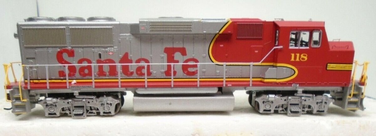 Athearn 88821 HO ATSF Warbonnet GP60M Diesel Locomotive w/ DCC #118