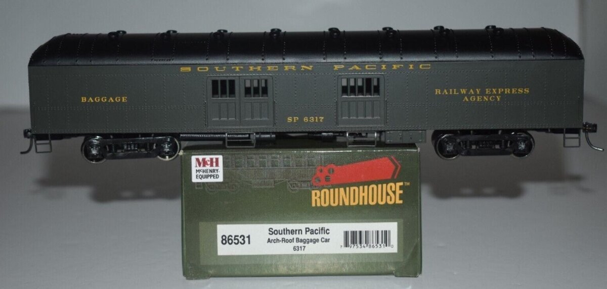 Roundhouse 86531 HO Southern Pacific Arch-Roof Baggage Car #6317
