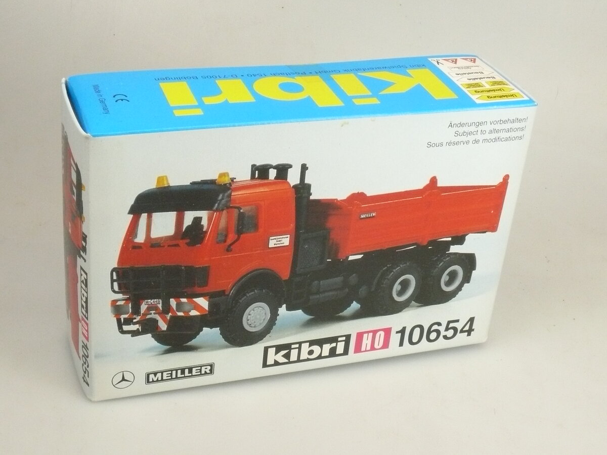 Kibri 10654 1:87 Mercedes-Benz Tipper w/auxilry Generator Kit