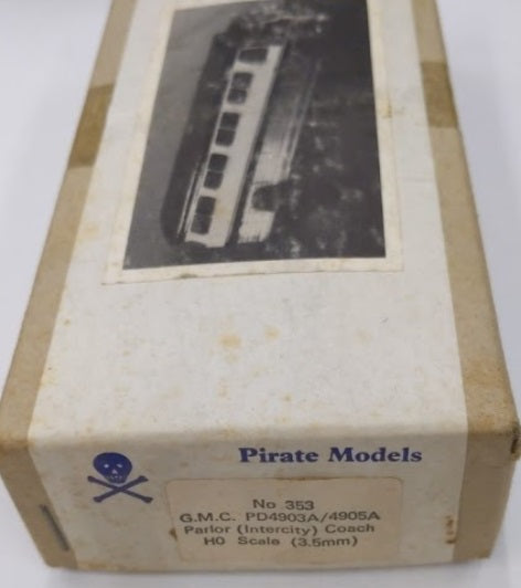 Pirate Models 353 1:87 GMC 4905 Touring Bus Kit