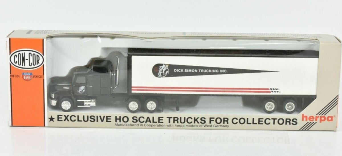 Con-Cor 0004-001051 HO Mac Tractor with 45' Rivets Dick Simon Trucking Trailer