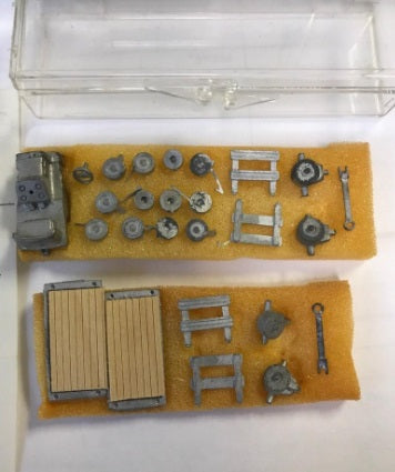 Dyna-Model 2013 1:87 Tractor with Carts