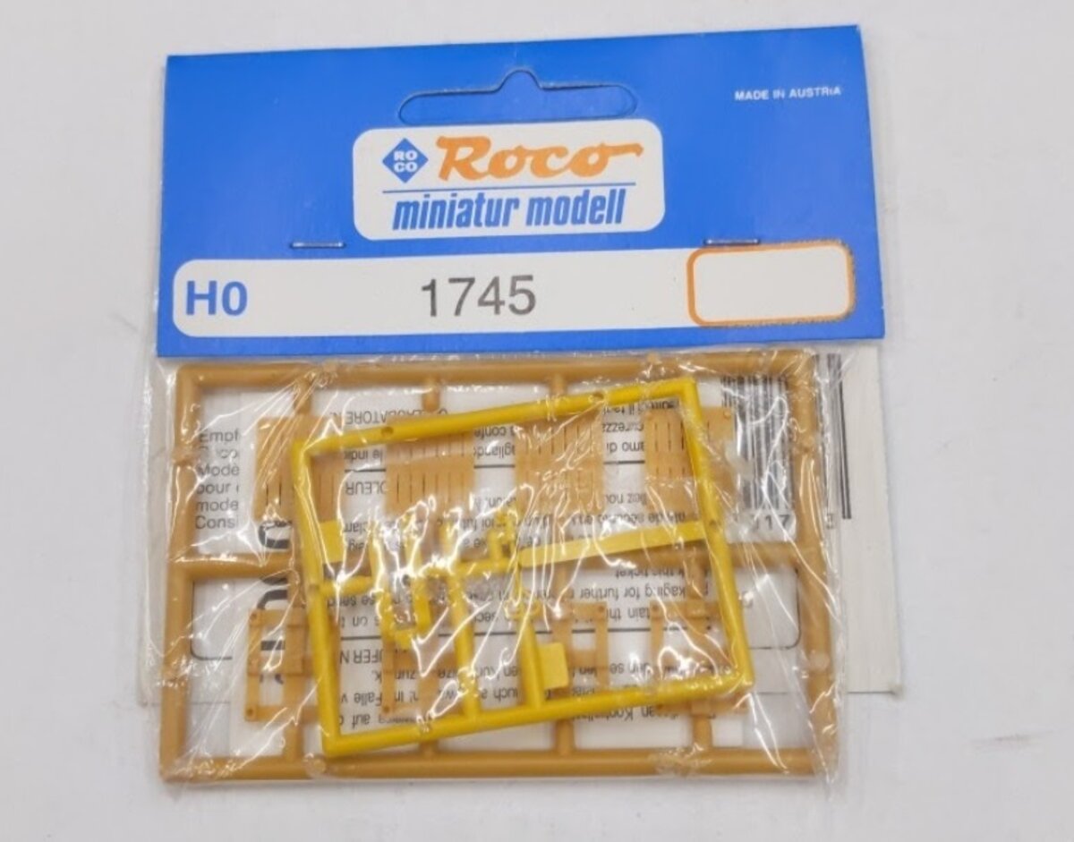 Roco 1745 1:87 Forklift Truck w/Pallets Kit