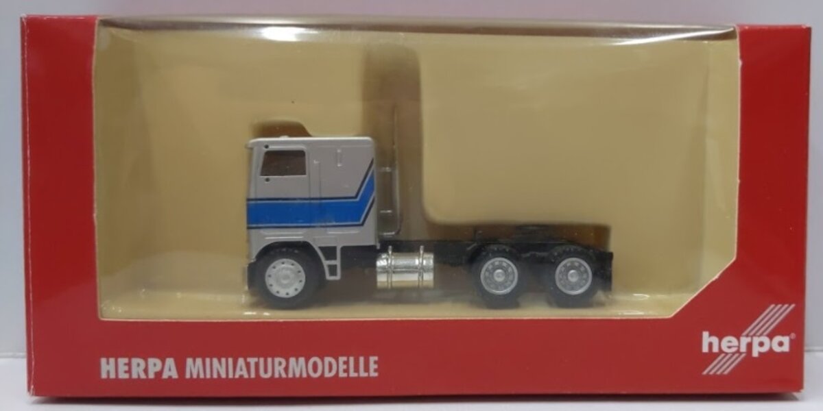 Herpa 25238 HO Gray & W/Blue Stripe Freightliner Cabover With 2 Rear Axles