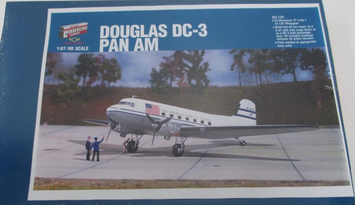 Walthers 933-1167 HO Pan American Douglas DC-3 Kit