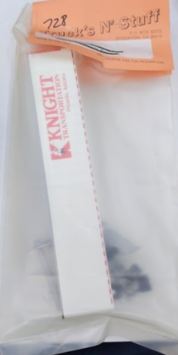 Trucks n Stuff 728 1:87 53’ Dry Van Knght Transport Trailer Kit.