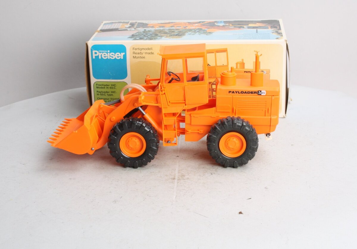 Preiser 5206 G International Harvester Payloader H-65C Type Front Loader Tractor