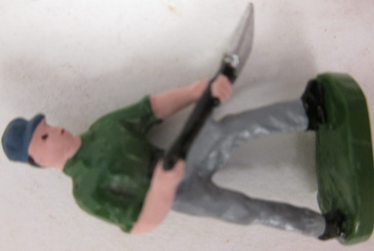 Kramer P-32 O Workman Using Shovel