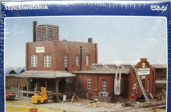 Pola 811 HO Machine Factory Building Kit – Trainz