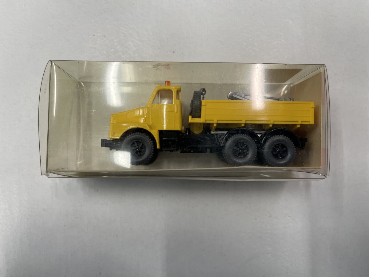Wiking 18461 HO Volvo Tow Truck