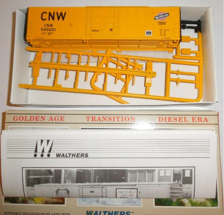 Walthers 932-4757 HO Insulated Chicago&North Western 50'''' Insulated Boxcar Kit