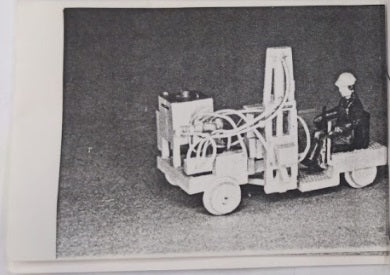 Custom Finishes 7005 HO Unpainted Nordco Spike Puller Kit