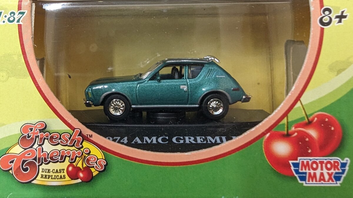Motor Max 73950FC Fresh Cherries 1:87 Teal 1974 AMC Gremlin