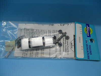 Athearn 1372 HO Silver Sedan