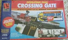 Life Like 21313 HO Operating Dual Crossign Gate Model Kit