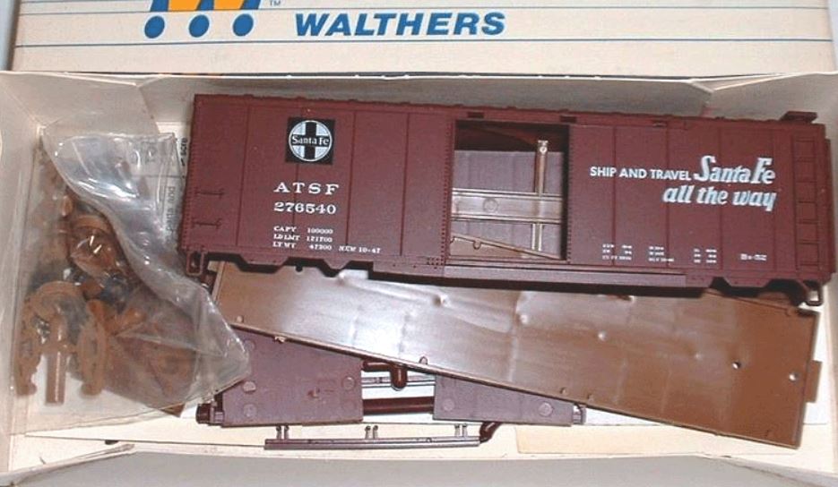 Walthers 932-3705 HO ATSF Boxcar Kit 276540