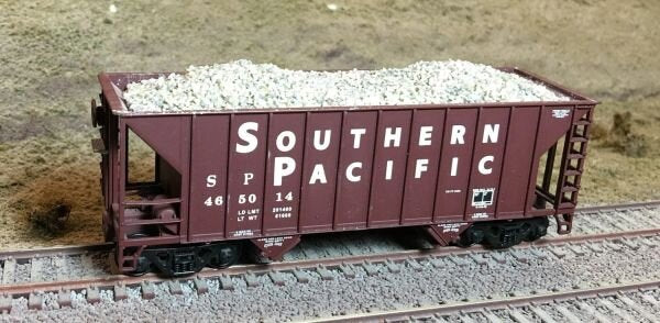 F+N Models 81703 HO Walthers 100-Ton Hopper Gravel Load (Pack of 2)