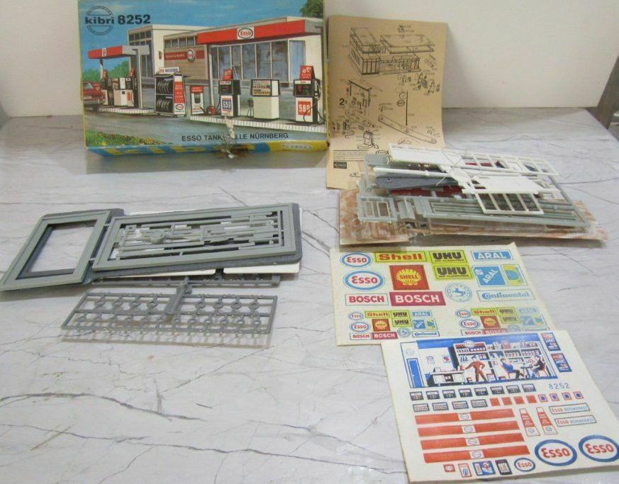 Kibri B-8252 HO Esso Gas Station Model Building Kit
