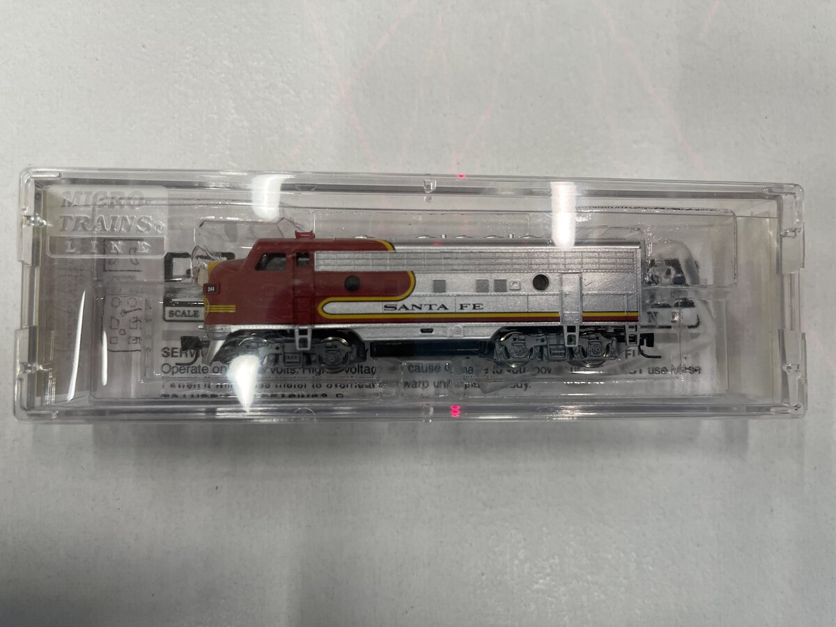 Micro-Trains 98001070 Z Scale Atchison, Topeka & Santa Fe