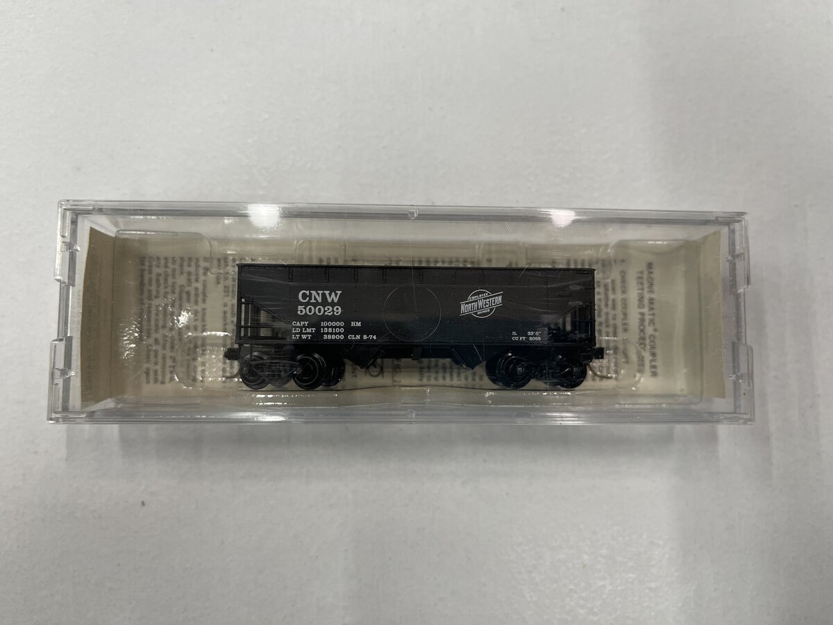 Micro-Trains 05500110 N CNW 33' Twin Bay Offset Side Hopper #50029