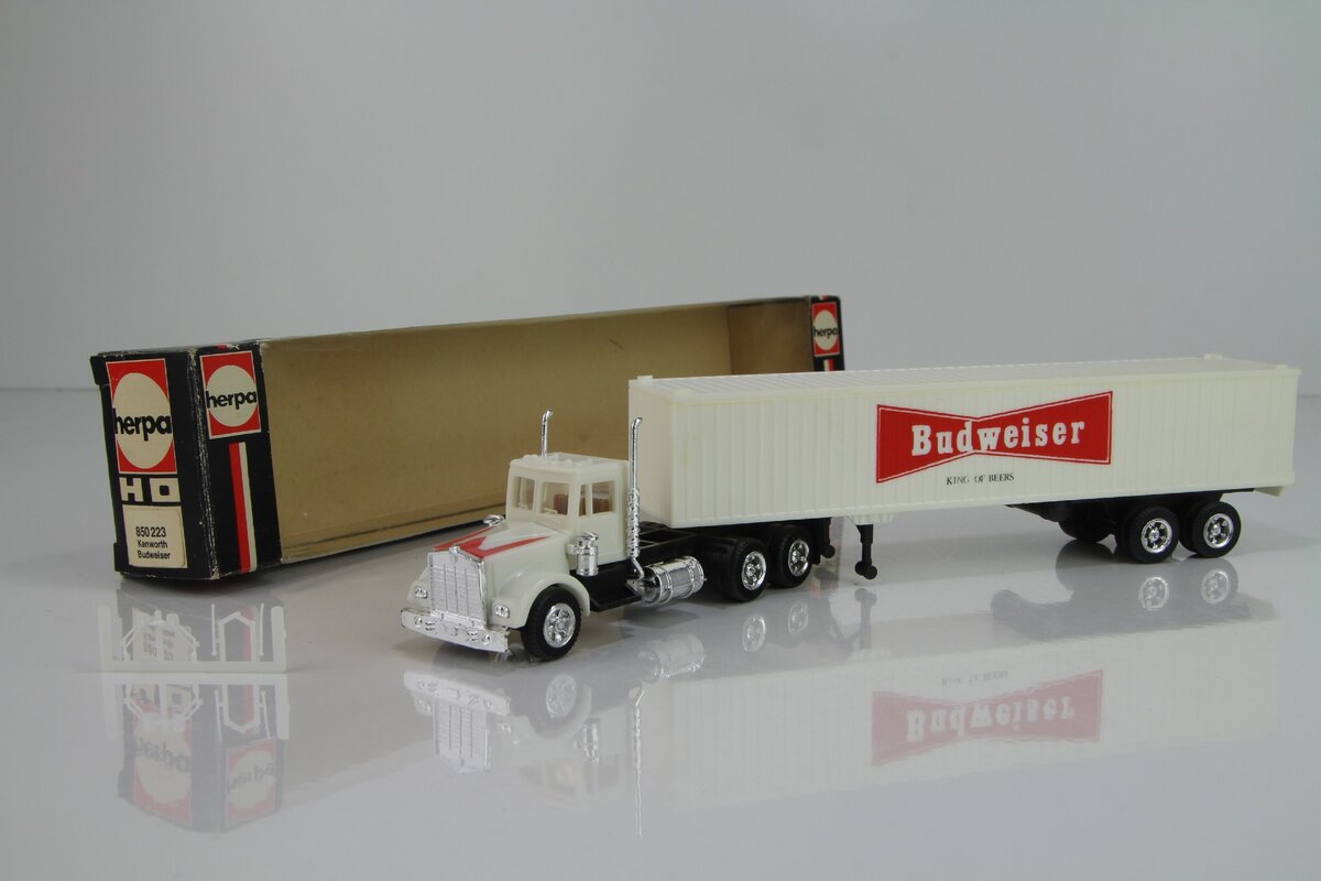 Herpa 850223 HO Kenworth Tractor With Budwiser Trailer