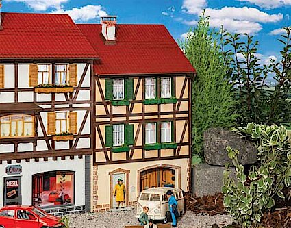Pola 331778 G Town Relief House Kit
